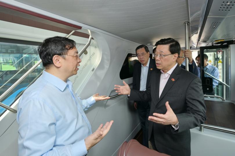 李家超:港深是兄弟城市 李家超:港深是兄弟城市