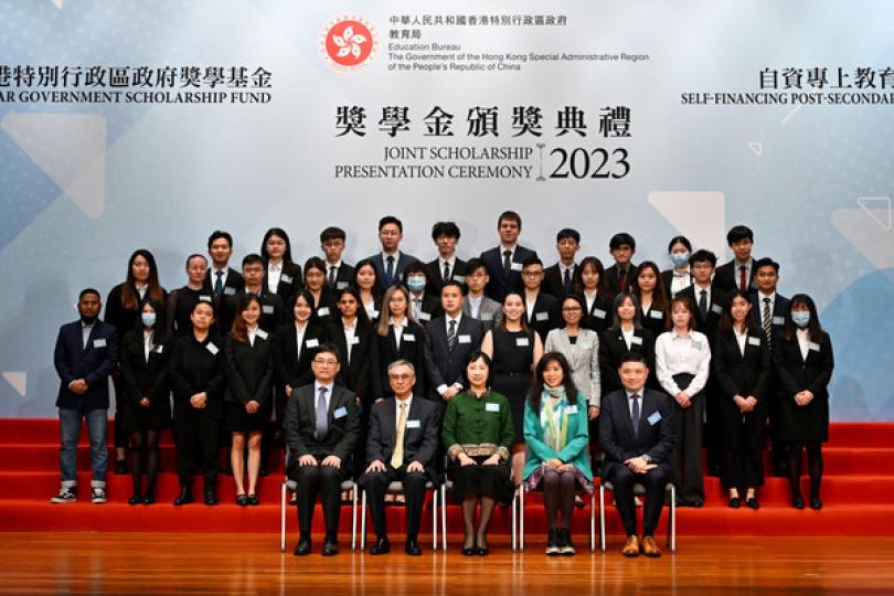 五千五傑出學生獲頒獎學金 五千五傑出學生獲頒獎學金