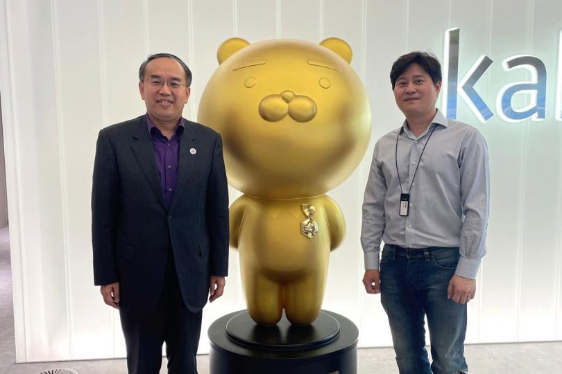 擴展業務:  許正宇（左）與Kakao Pay行政總裁申元根會面。