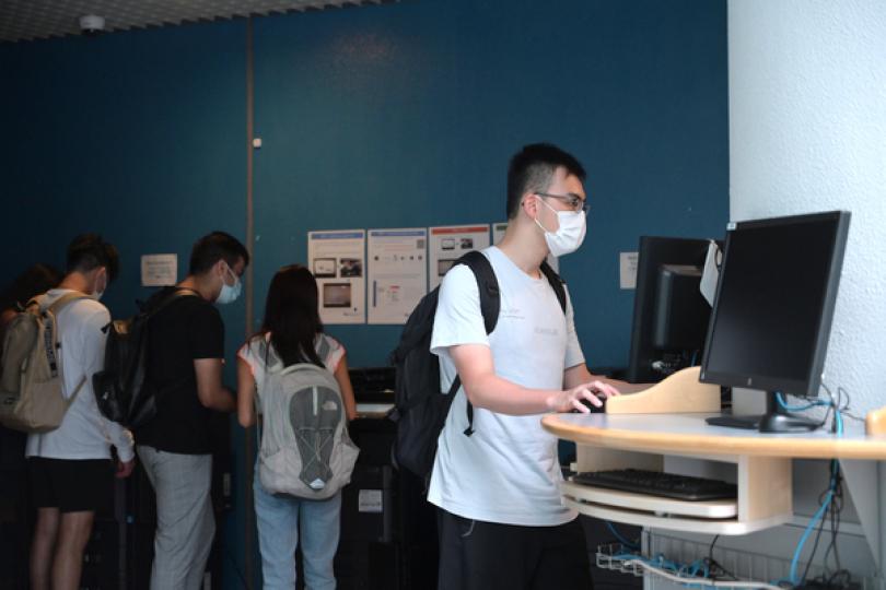 擴公務員招聘至下一屆大學畢業生 擴公務員招聘至下一屆大學畢業生