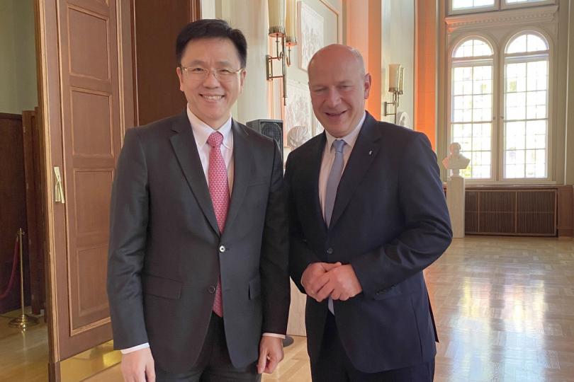 出訪柏林:  孫東（左）在亞洲柏林峰會開幕禮前與柏林市長Kai Wegner會面。