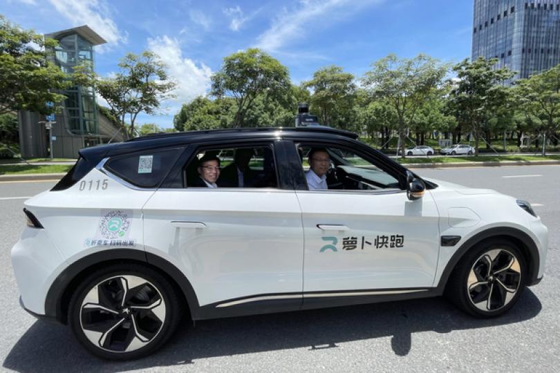 林世雄考察深圳自動駕駛車輛發展 林世雄考察深圳自動駕駛車輛發展