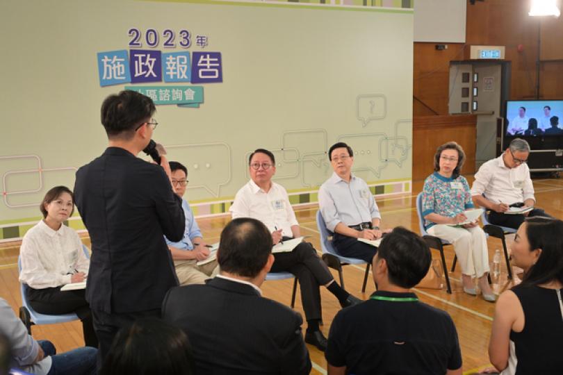 特首出席施政報告地區諮詢會 特首出席施政報告地區諮詢會