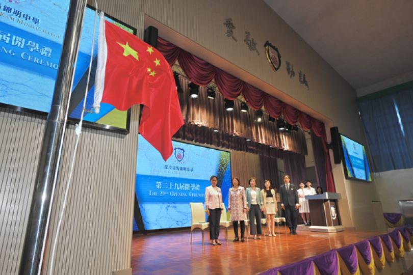 蔡若蓮開學日訪中小學勉勵師生 蔡若蓮開學日訪中小學勉勵師生