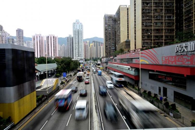 密切留意上班上學日市面路面情況 密切留意上班上學日市面路面情況