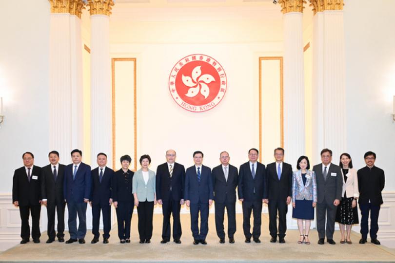 特首晤國資委代表團 特首晤國資委代表團