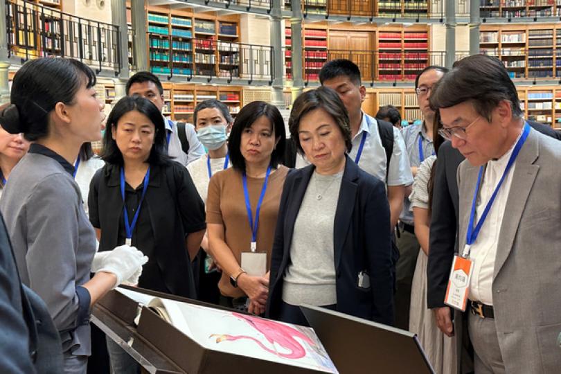 蔡若蓮訪東莞學校 蔡若蓮訪東莞學校
