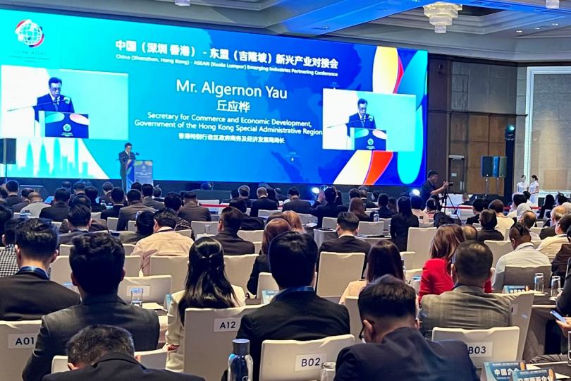 優勢獨特: 丘應樺在對接會上向馬來西亞初創企業和投資者推廣香港。 優勢獨特: 丘應樺在對接會上向馬來西亞初創企業和投資者推廣香港。
