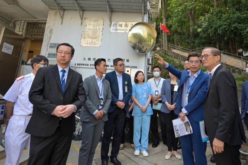 盧寵茂視察石硤尾醫療設施 盧寵茂視察石硤尾醫療設施