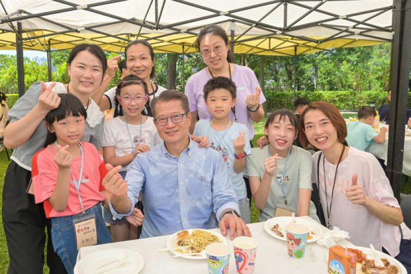 昂首新征程 未來更亮麗 昂首新征程 未來更亮麗
