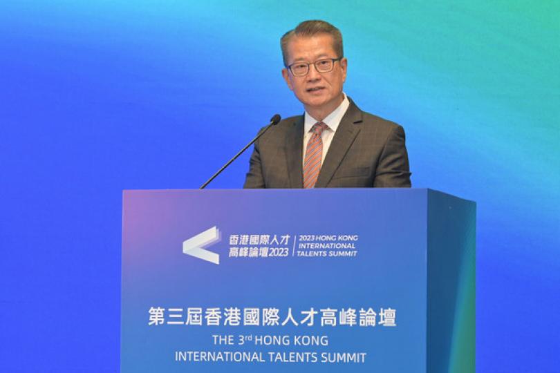 輸入人才計劃逾十萬申請獲批 輸入人才計劃逾十萬申請獲批