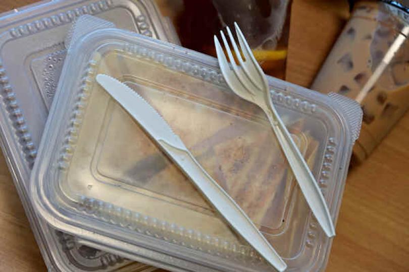 即棄塑膠產品管制料明年實施 即棄塑膠產品管制料明年實施