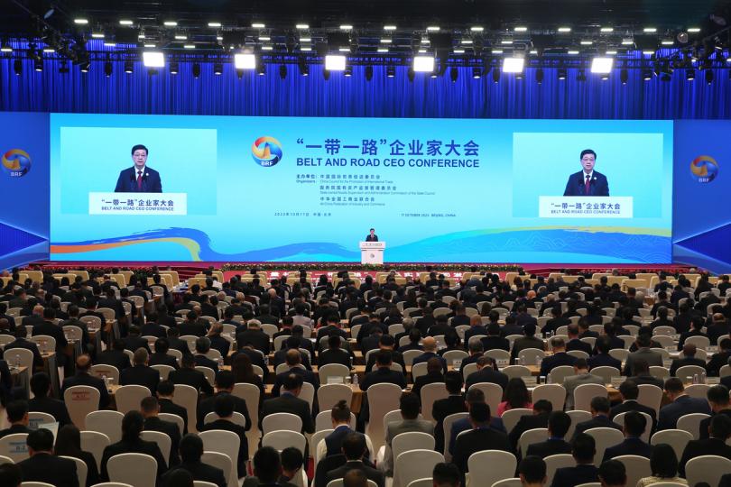 開拓機遇: 李家超出席第三屆「一帶一路」國際合作高峰論壇企業家大會,並在全體會議上致辭。 開拓機遇: 李家超出席第三屆「一帶一路」國際合作高峰論壇企業家大會,並在全體會議上致辭。