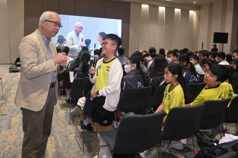 謝展寰與青少年探討環保議題 謝展寰與青少年探討環保議題