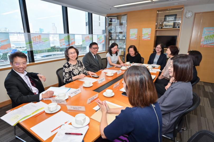 楊何蓓茵訪政府新聞處 楊何蓓茵訪政府新聞處