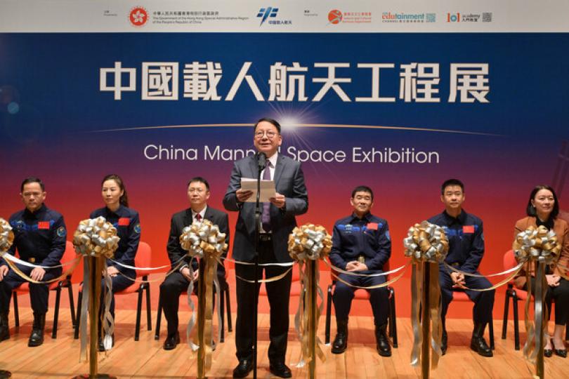 陳國基冀航天展啟發青少年興趣 陳國基冀航天展啟發青少年興趣