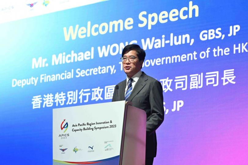 切合大勢:  黃偉綸在開幕禮上致辭時指，展覽會聚焦於在後疫情時代充分利用創新科技推動航空業發展的重要性。