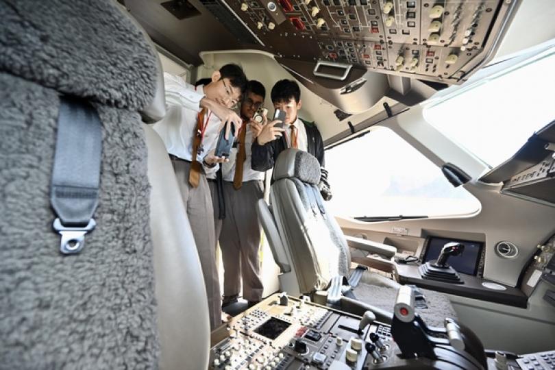 國產飛機舒適先進 多國領事讚好 國產飛機舒適先進 多國領事讚好