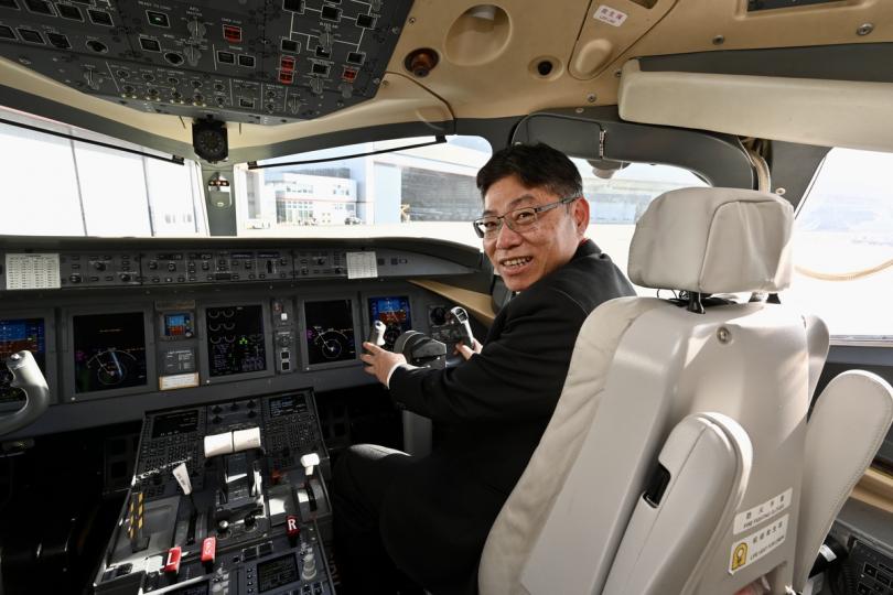 國家成就:  林世雄表示，C919和ARJ21飛機成功開發是中國航空製造業飛行夢的重要組成部分。 