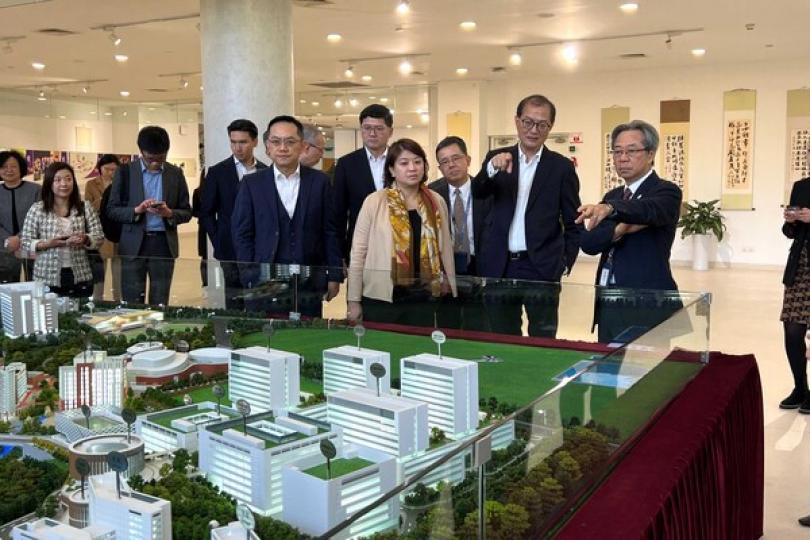 盧寵茂訪中大深圳醫學院 盧寵茂訪中大深圳醫學院