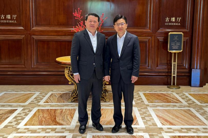 交換意見:  孫玉菡（右）拜訪福建省商務廳廳長黃河明。