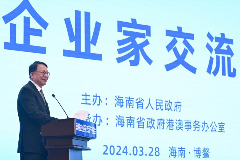 演說:  陳國基在瓊港企業家交流午餐會致辭。 