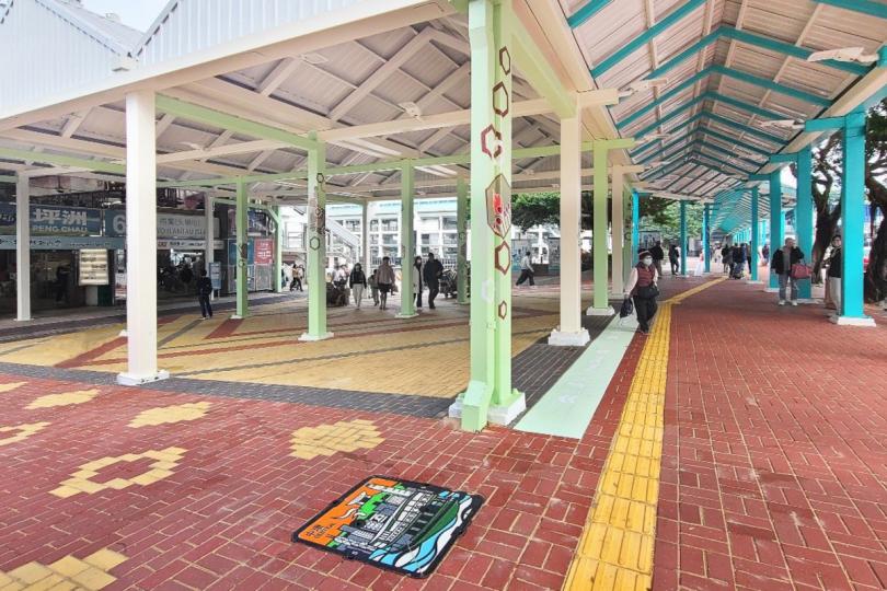 全新設計:  中環6號碼頭以「秘密花園」為設計主題，一旁還有富維多利亞港渡輪風情的彩色渠蓋。