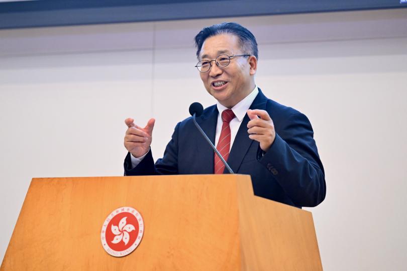 主講:  崔建春在報告會作主題演講。