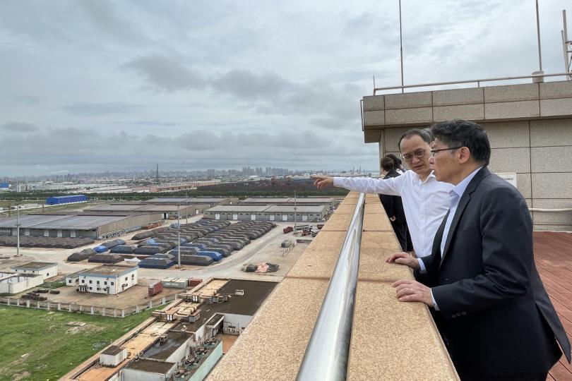 瞰視湛江:  林世雄（右）在湛江了解當地不同實業運作情況。