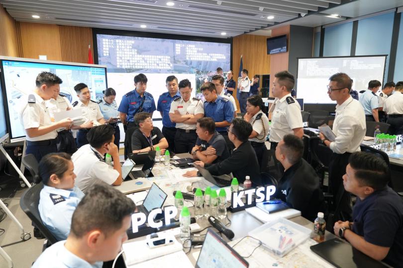 協作應變:  警方在東九龍總部舉行首個有關啟德體育園的跨部門桌上演練。