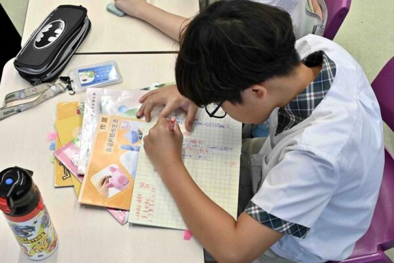 中小學生系統評估中英數表現平穩 中小學生系統評估中英數表現平穩
