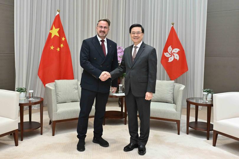 喜相逢:  李家超（右）與貝泰爾會面。