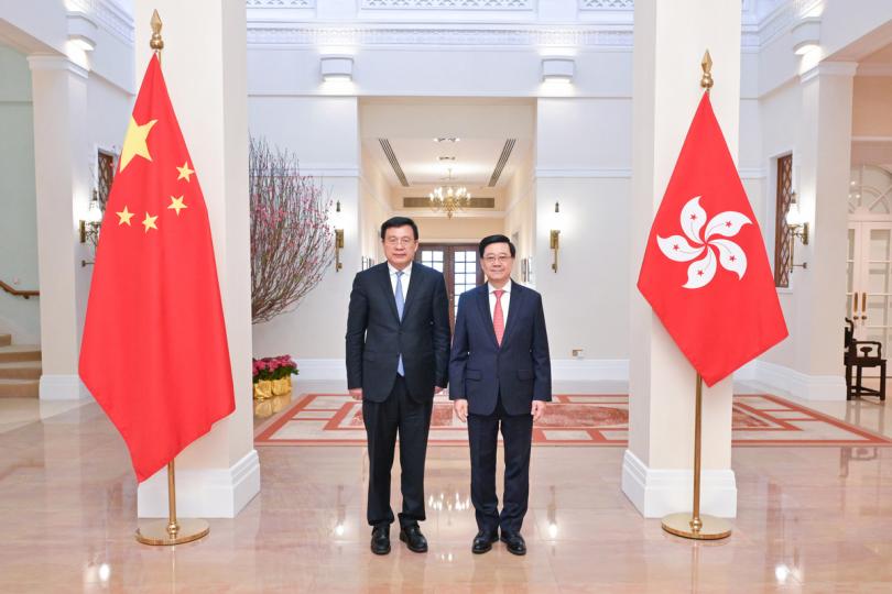 加強合作:  李家超（右）在禮賓府與傅華會面。