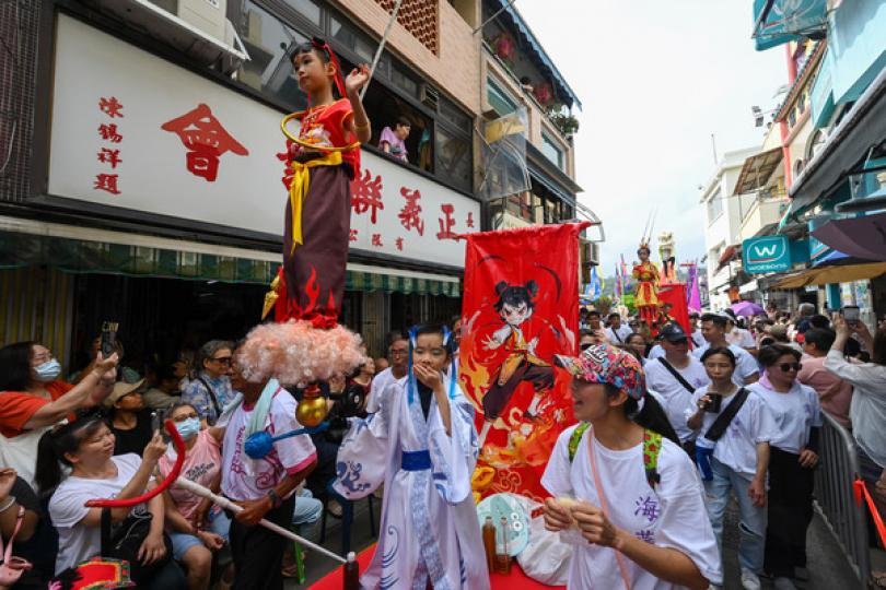 飄色巡遊 熱鬧歡騰 飄色巡遊 熱鬧歡騰