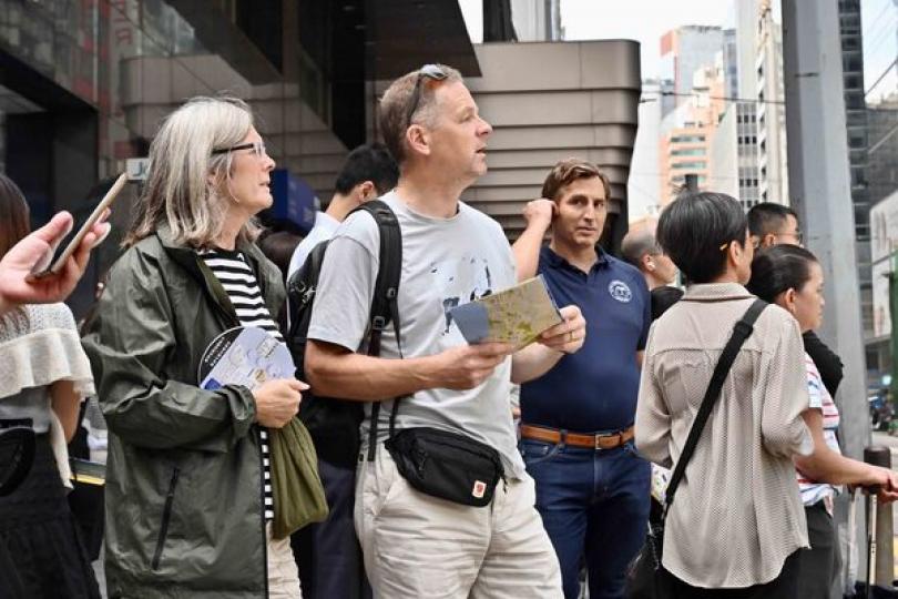 訪港旅客人數可觀 令人鼓舞 訪港旅客人數可觀 令人鼓舞