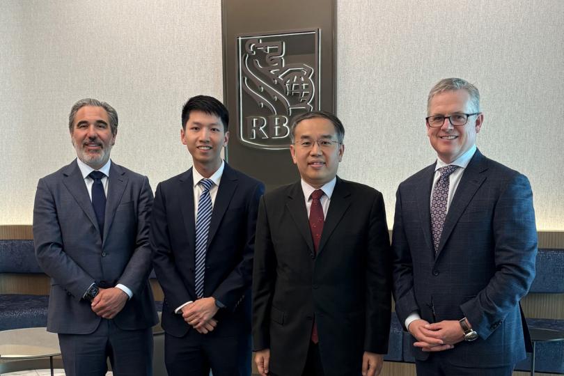 財富管理: 許正宇(右二)與Neil McLaughlin(右一)和Stuart Rutledge(左一)會面。 財富管理: 許正宇(右二)與Neil McLaughlin(右一)和Stuart Rutledge(左一)會面。