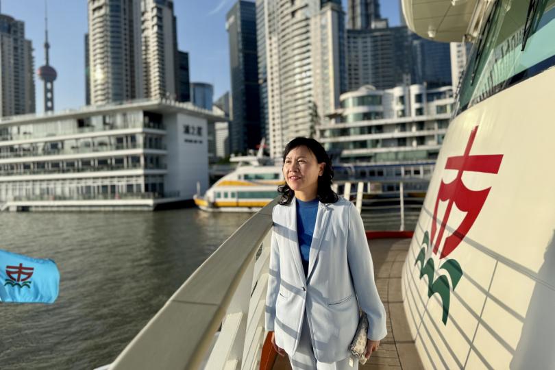 綠色交通:  陳美寶參觀上海的純電動客運渡輪。