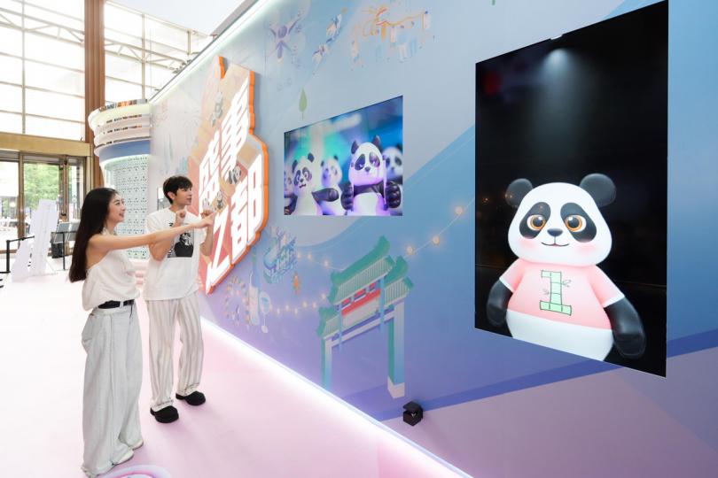 盛事之都:  展覽設有以大熊貓為主題的裝置。