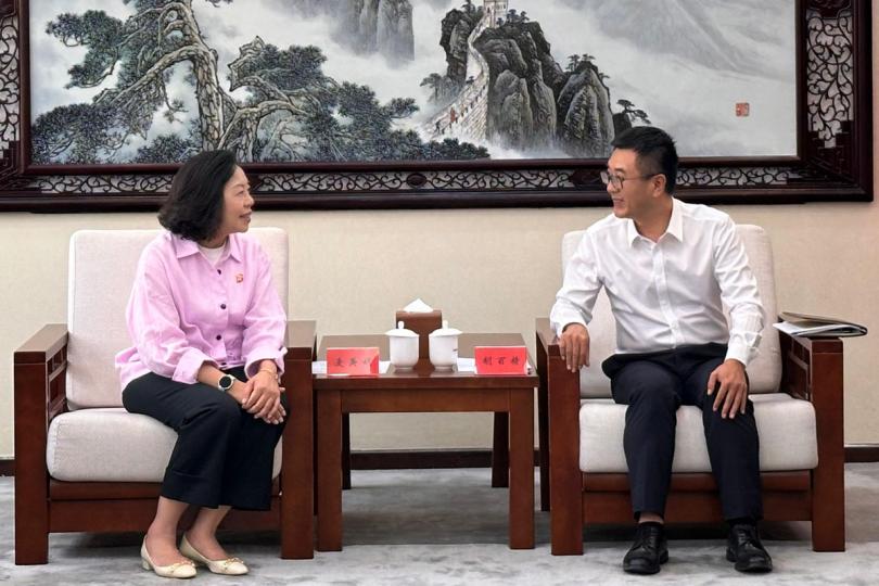 虛心學習:  麥美娟（第一排中）出席港澳青年故宮實習計劃開學禮。