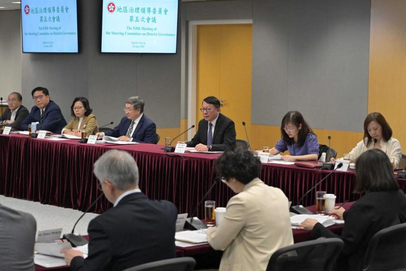 地區工作: 陳國基(右三)主持地區治理領導委員會第五次會議。 地區工作: 陳國基(右三)主持地區治理領導委員會第五次會議。