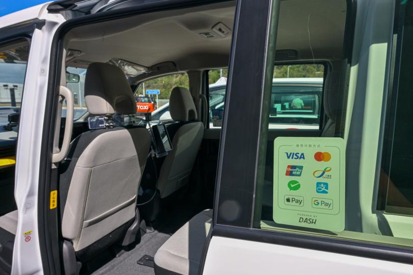 便利乘客: 獲發牌照的四支車隊均設電子支付。 便利乘客: 獲發牌照的四支車隊均設電子支付。