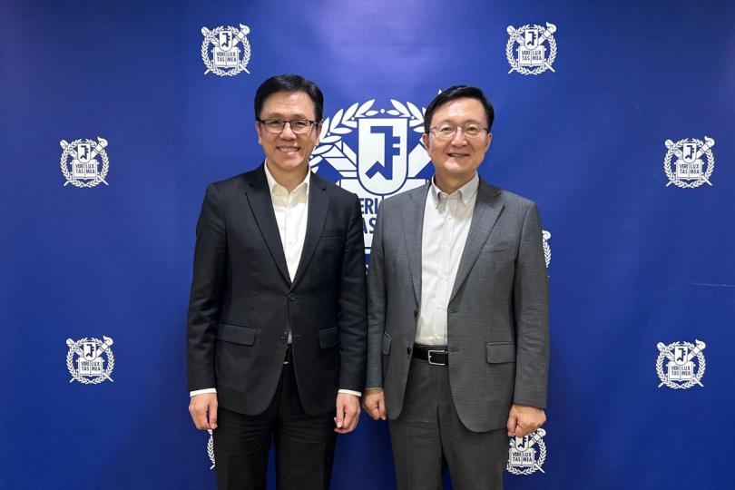 培育人才:  孫東（左）與柳弘林會面。