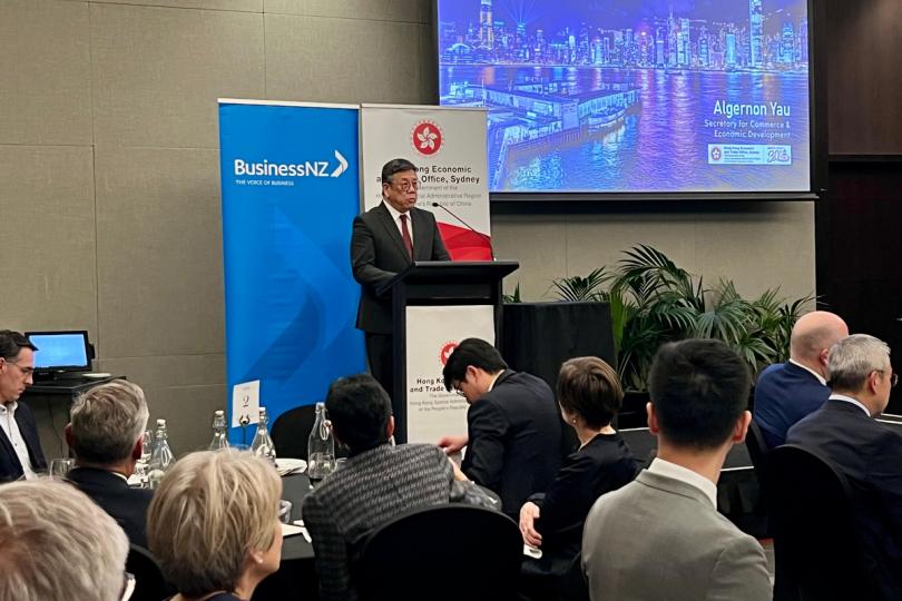 致辭:  丘應樺出席商務晚宴，推廣香港國際貿易中心和投資樞紐的角色。