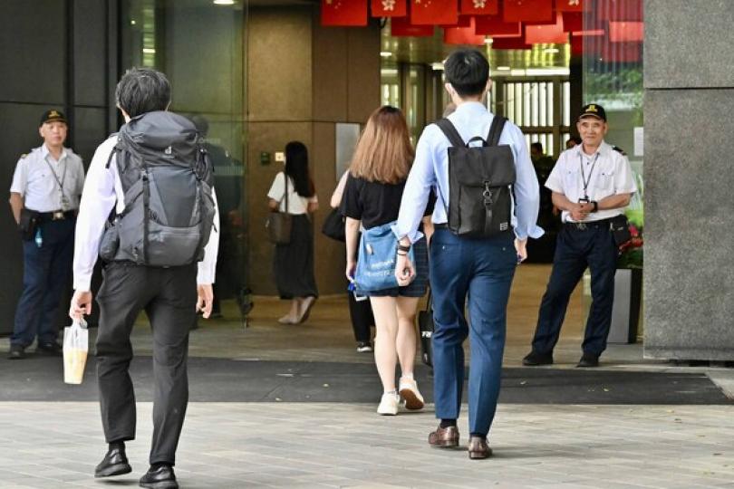 終止政府辦公室樽裝飲用水合約