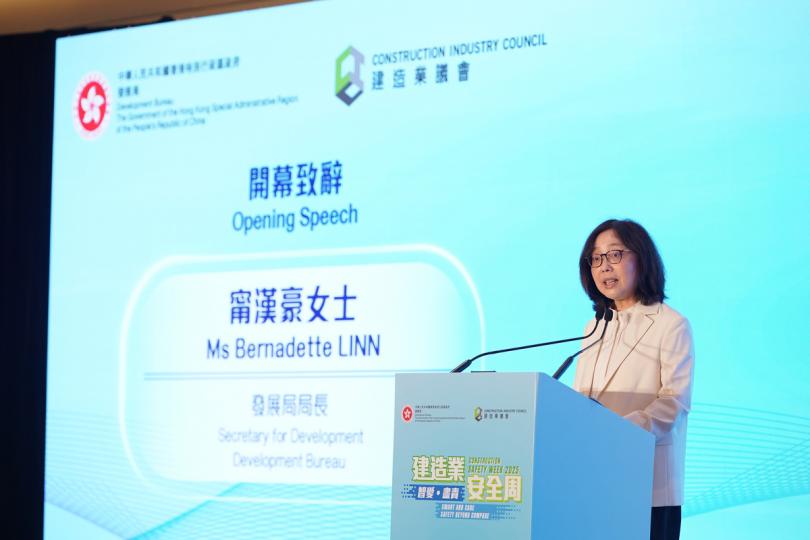 安全工地:  甯漢豪在開幕典禮致辭。