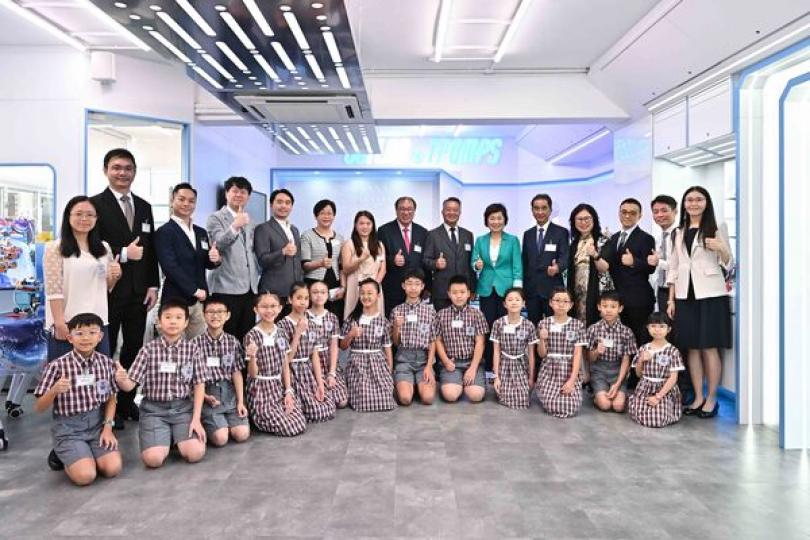 蔡若蓮與師生共迎新學年 蔡若蓮與師生共迎新學年