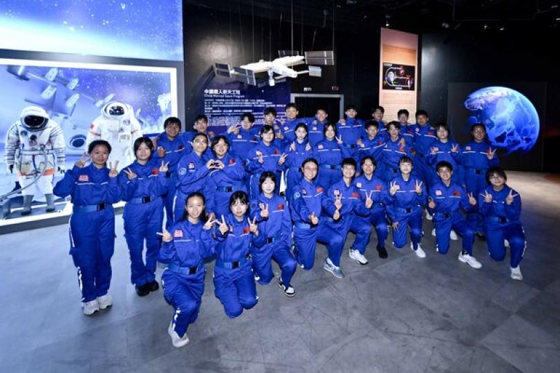 少年太空人完成訓練 少年太空人完成訓練