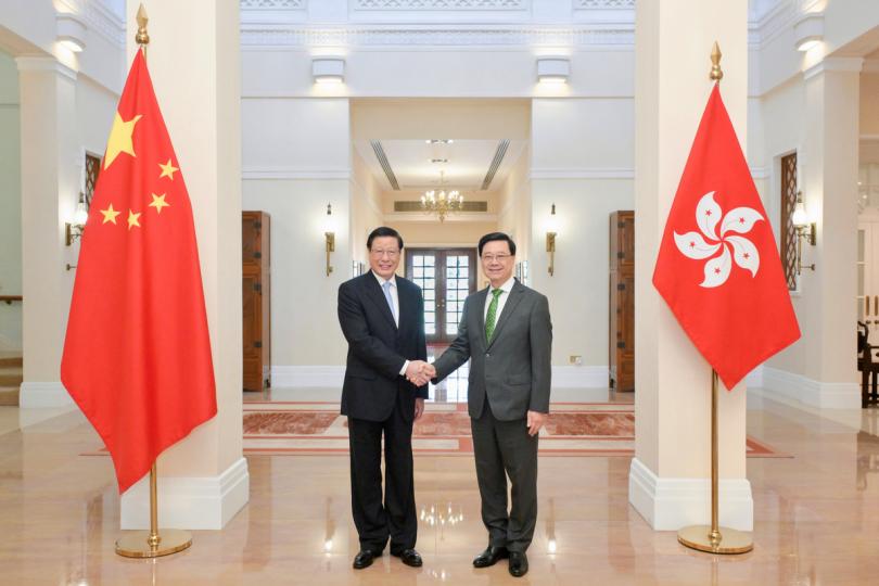 加強聯繫:  李家超（右）在禮賓府與應勇會面。
