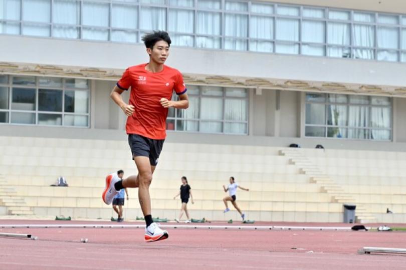 鐵人志堅 奮勇爭先 鐵人志堅 奮勇爭先