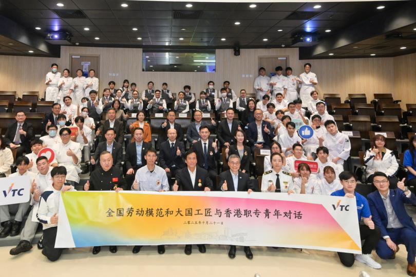 啟迪後輩:  全國勞動模範和大國工匠代表團到訪國際廚藝學院，與學生及世界技能大賽選手代表交流。